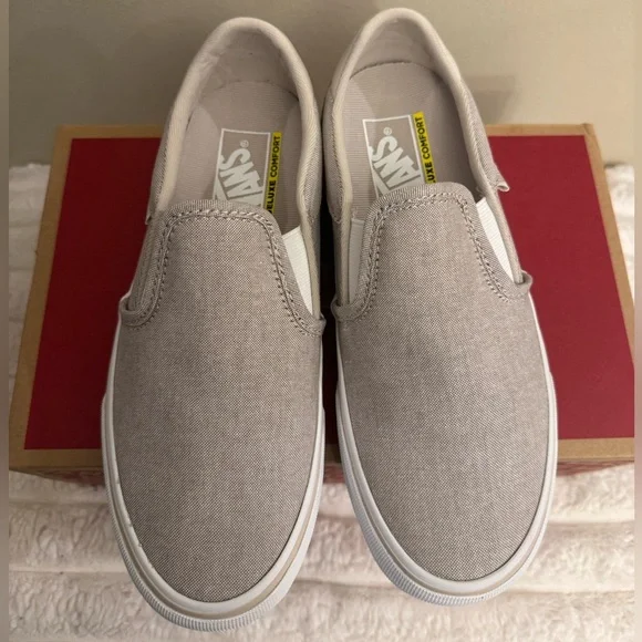 Vans Tan Sneakers Classic Low-Top Design Size - 7 Women’s / 5.5 Men’s - Picture 4 of 12